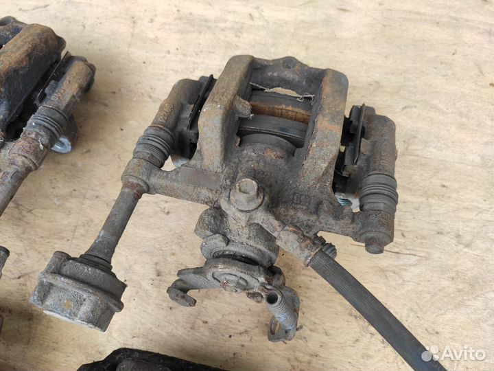 Суппорт задний на Опель Astra J