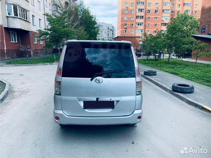 Toyota Voxy 2.0 AT, 2002, 205 000 км