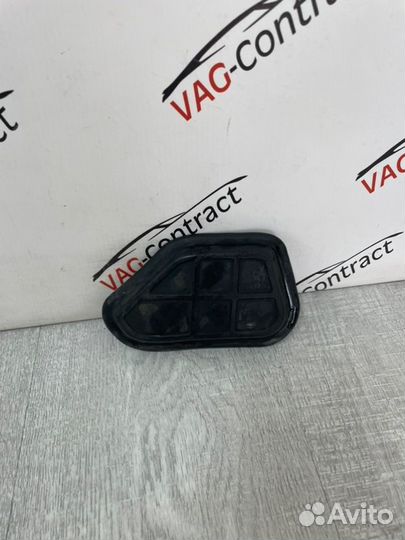 Заглушка кузова передняя правая Audi A5 2.0 2011