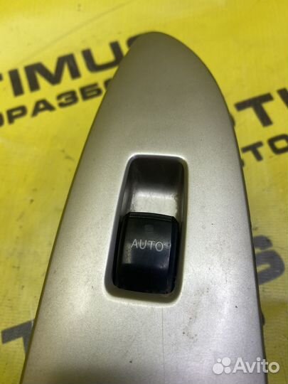 Кнопка стеклоподъемника перед левая Toyota Voxy