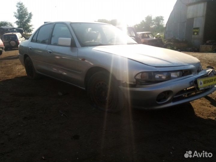 Кулак поворотный правый Mitsubishi Galant Vll 7
