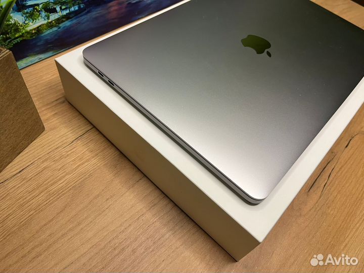 Macbook pro 13 2020 i5 16gb 256gb