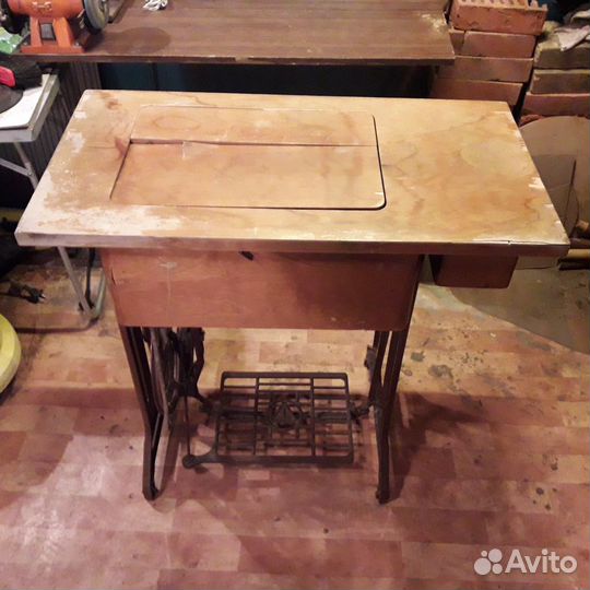 Швейная машина 