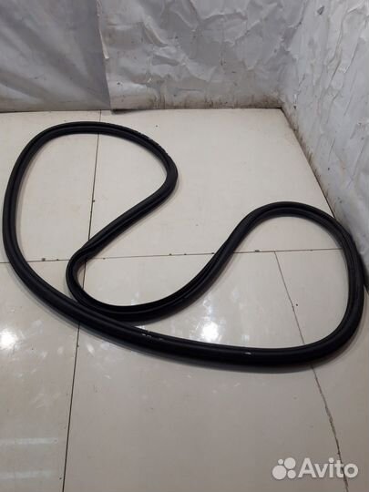 Уплотнитель двери (задний, правый) (Volvo XC60 II)