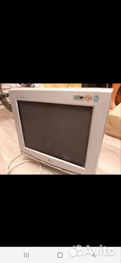 Монитор LG Flatron F 700P