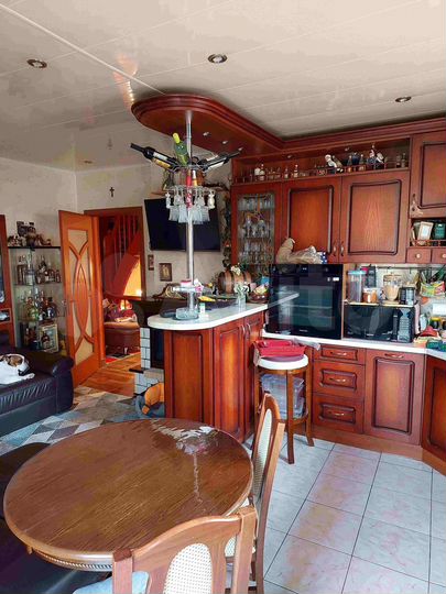 4-к. квартира, 93 м², 2/2 эт.