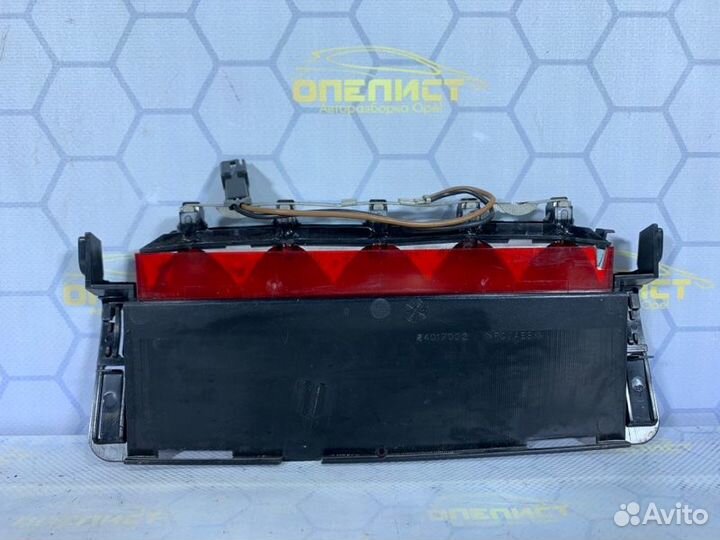 Стоп сигнал на заднем стекле Opel Vectra B X20XEV