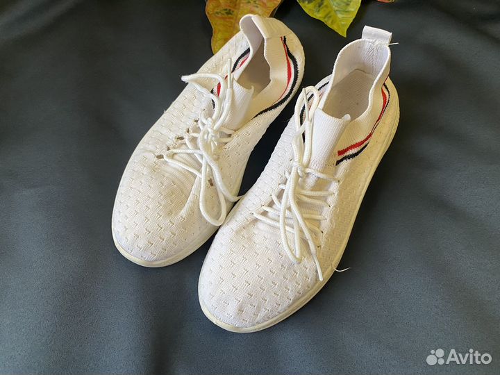 Кроссовки 38