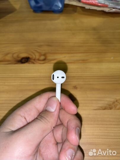 AirPods1 правой