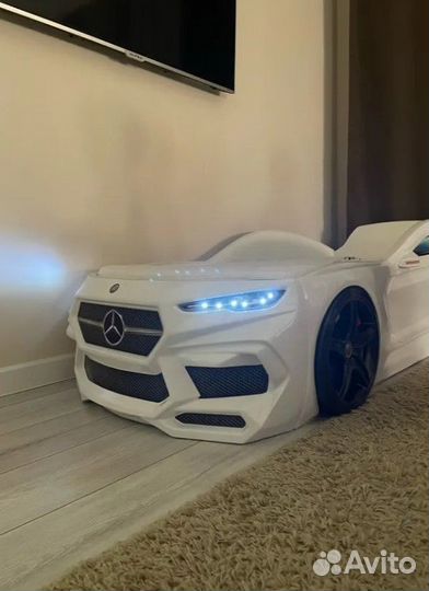 Кровать машина с фарами