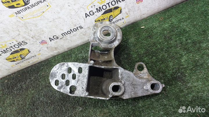 Кронштейн двигателя левый 1.8 Audi A4 B5 седан