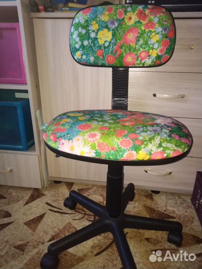 Стул на колесиках регулируемый