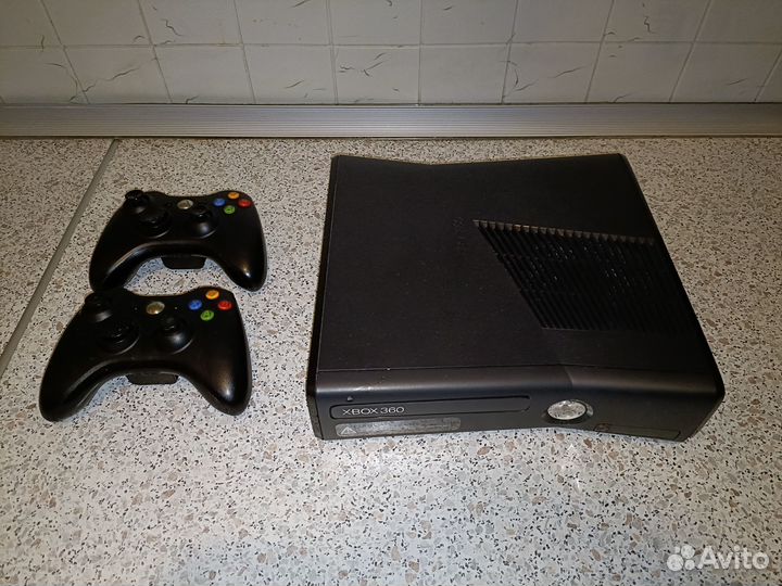 Xbox 360 прошитый (2 джойстика, игры)