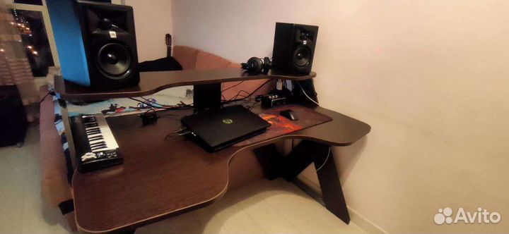 Стол игровой компьютерный Сокол