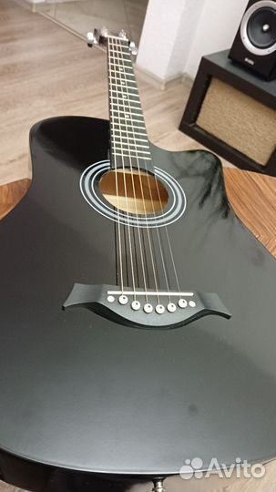 Акустическая гитара