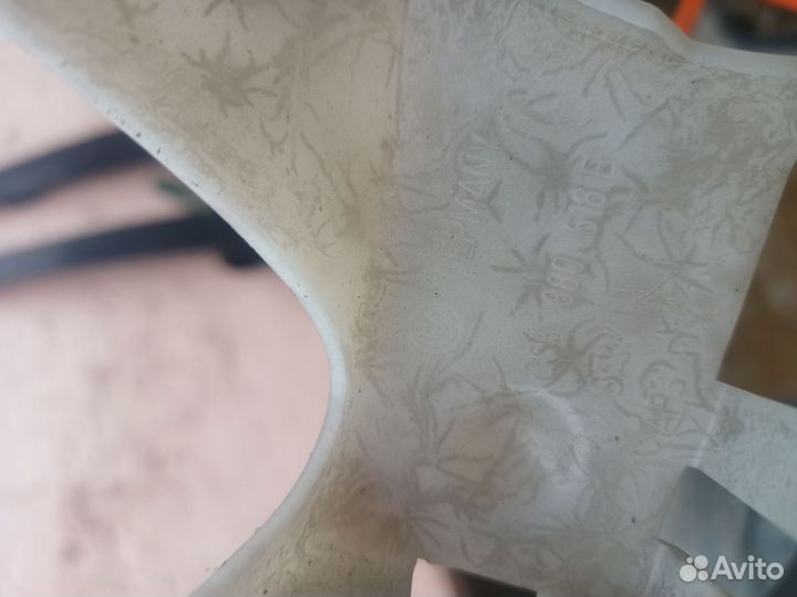 Кронштейн обшивки стойки правый Volkswagen Passat