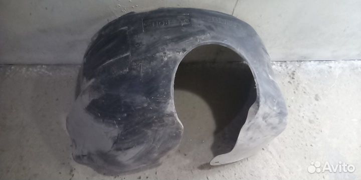 Подкрылок зад. лев. Volvo S60