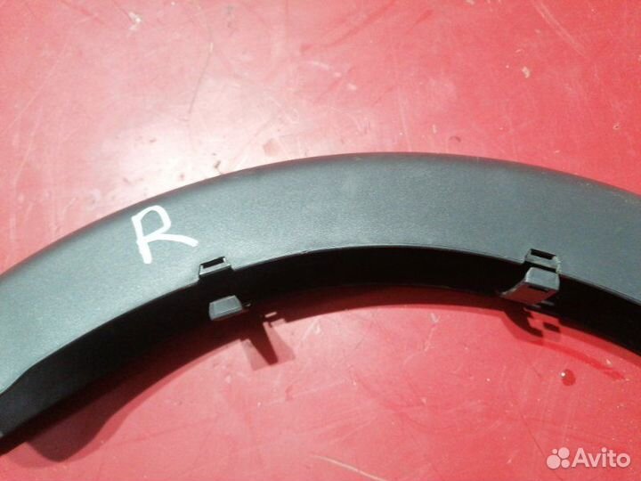 Накладка петли багажника правая Mercedes Benz S500