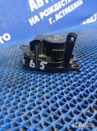 Моторчик заслонок отопителя Bmw E65 седан 2004