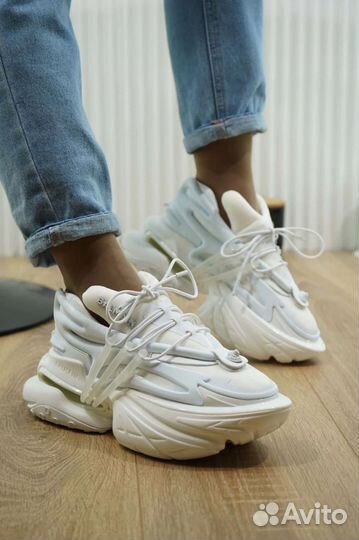 Женские кроссовки Balmain Lux 2412