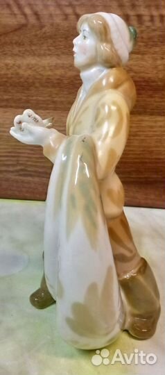 Фарфоровая статуэтка Рыбак с сетью Полонский завод