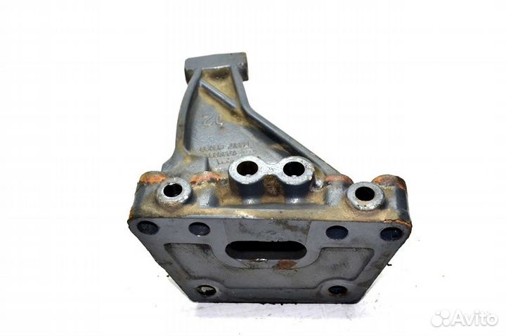 Кронштейн реактивной тяги, переднего моста, правый