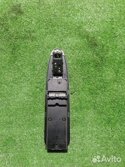 Блок управления стеклоподъемниками Mitsubishi Cari