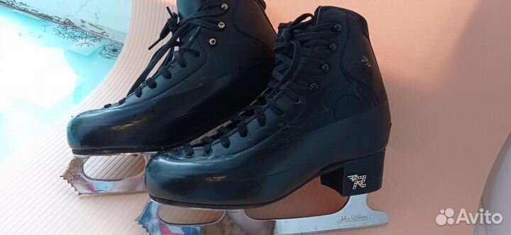 Профессиональные фигурные коньки Risport