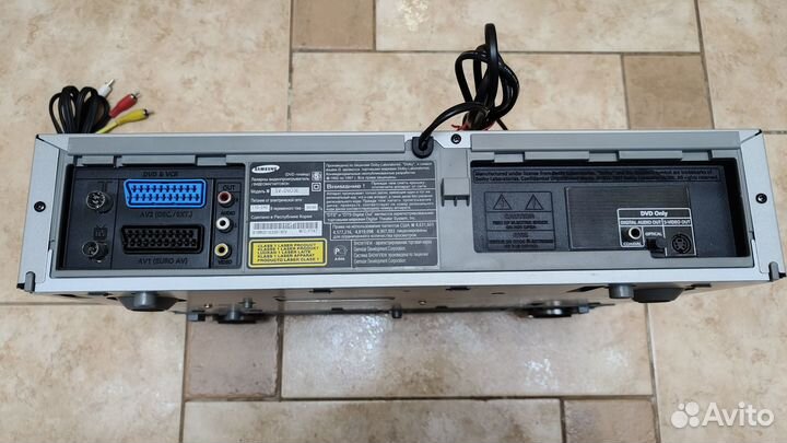 Видеомагнитофон с DVD Samsung SV-DVD3E