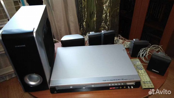 Домашний кинотеатр с проигрывателем DVD-караоке