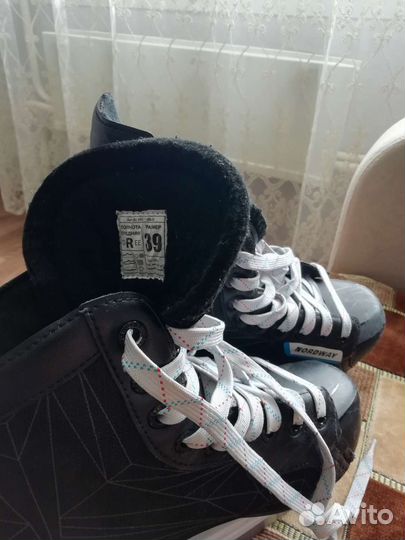 Коньки хоккейные