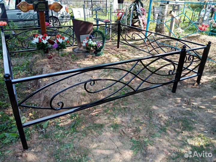 Ограды на кладбище