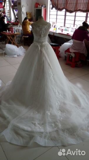 Свадебное платье со шлейфом