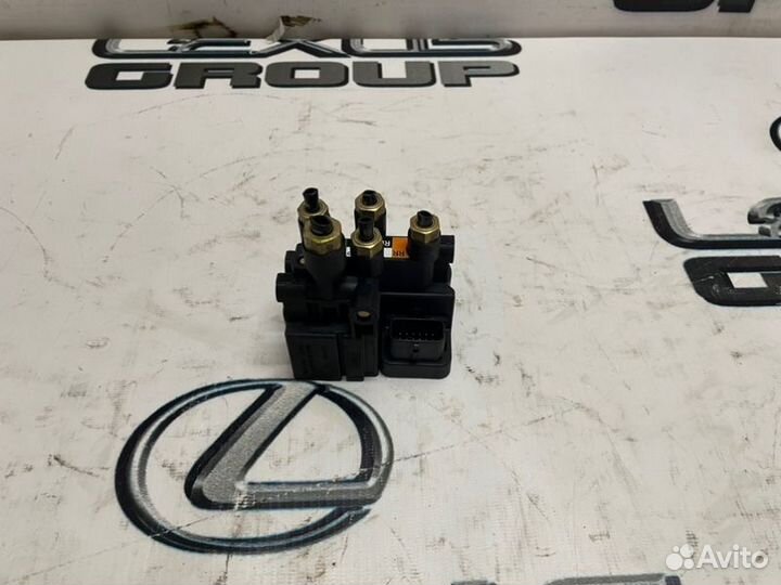 Клапан пневмоподвески зад. Land Rover Range Rover
