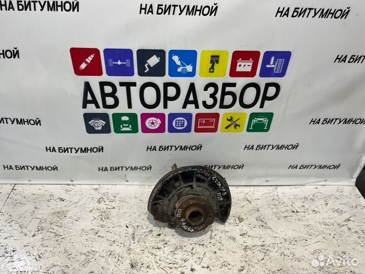 Поворотный кулак передний правый Skoda Superb 2