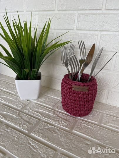 Вязаная корзина ручной работы