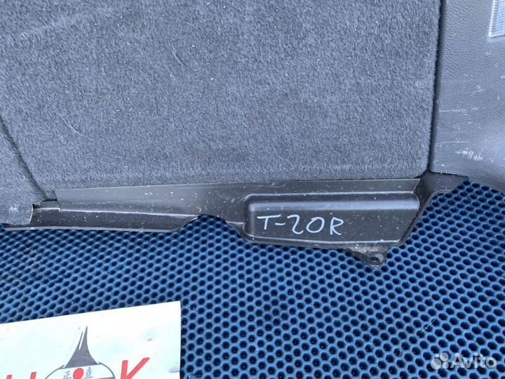 Обшивка багажника правая Volkswagen Touareg GP