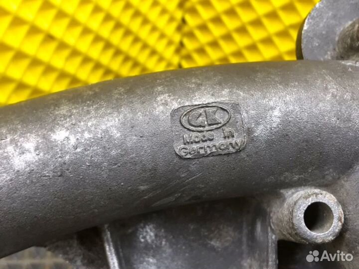 Помпа Mercedes-Benz 190E W201 M102.921 2.0I 1984