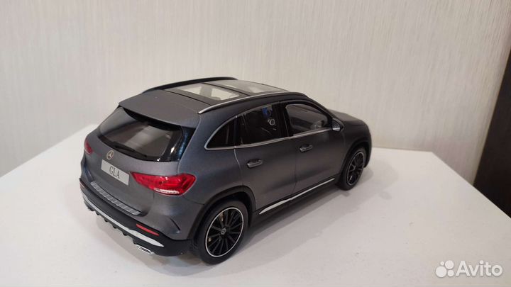 1:18 Mercedes Benz GLA Class AMG