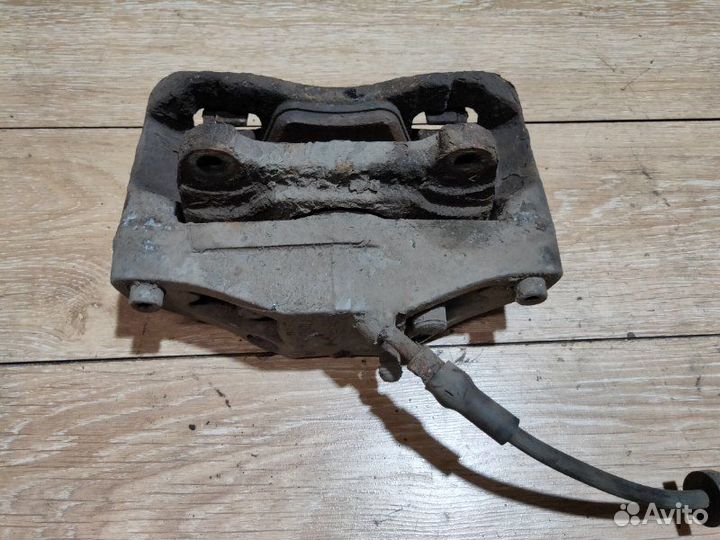 Суппорт передний левый Volvo Xc90 D5244T4 2006