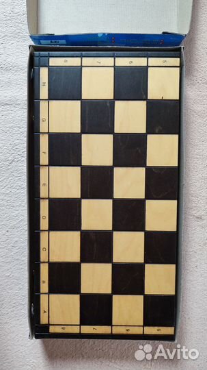 Комплект новых деревянных шахмат 48,5*48,5см