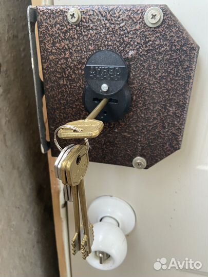 Дверь входная, коробка, замок