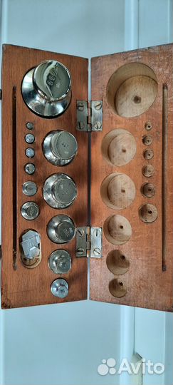 Продам набор разновесов в деревянной коробке