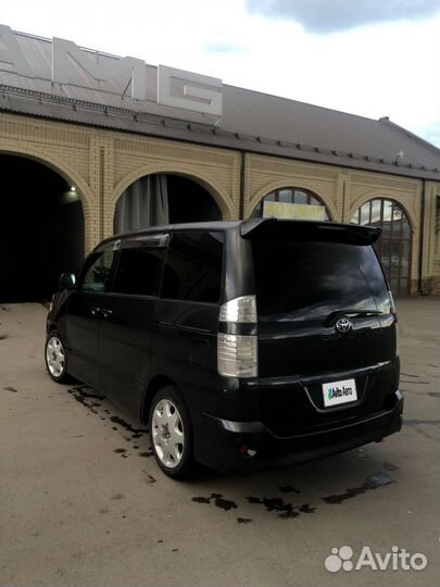 Toyota Voxy 2.0 AT, 2005, 241 000 км