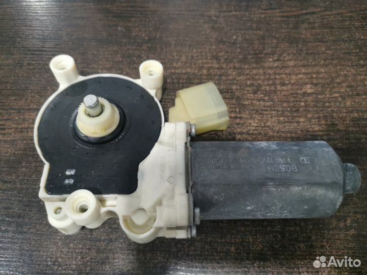 Мотор стеклоподъемника левый Bmw X5 E70 3.0