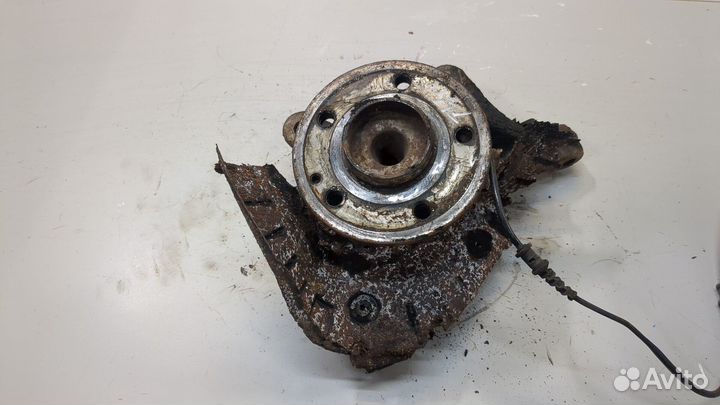 Ступица (кулак, цапфа) правая передняя Mercedes Vito W639