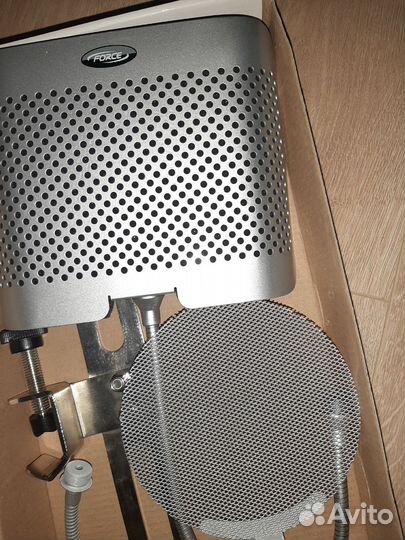 Экран для микрофона с металлическим поп-фильтром