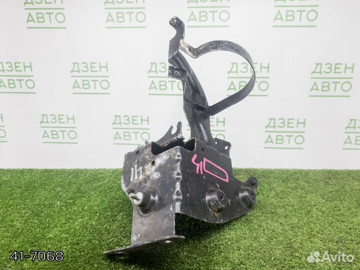 Кронштейн блока ABS Audi A6 C6