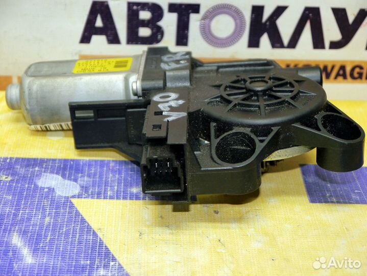 Моторчик стеклоподьемника передний правый Вольво S