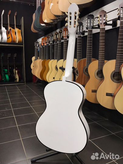 Классическая гитара 4/4 Белая Новая